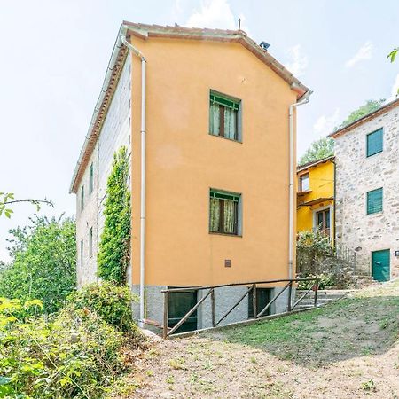 Stunning Home In Longoio With Kitchen Monti di Villa Kültér fotó